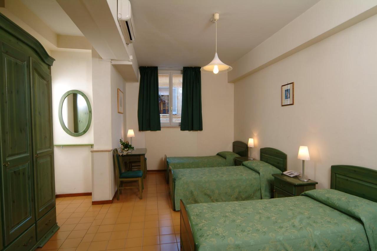 Casa Di Santa Francesca Romana A Ponte Rotto — Photos 1